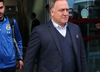 Advocaat rest çekti! Otobüsten ses çıkmadı…