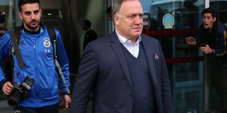 Advocaat rest çekti! Otobüsten ses çıkmadı…