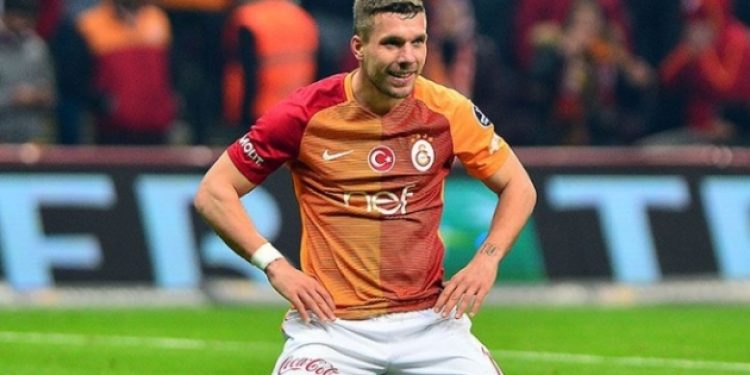 Galatasaray Podolski’yi KAP’a bildirdi!