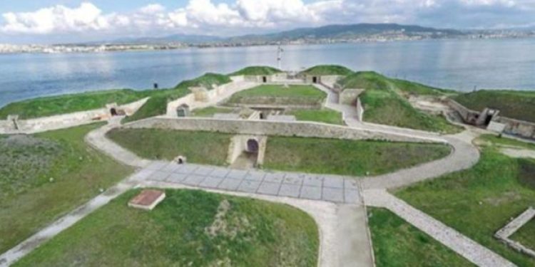 100 yıllık mermileri çaldılar!