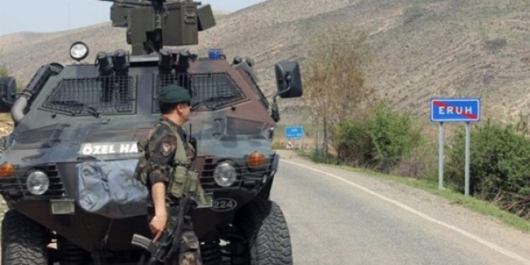 Siirt Eruh’ta köy baskını! Çok sayıda gözaltı var