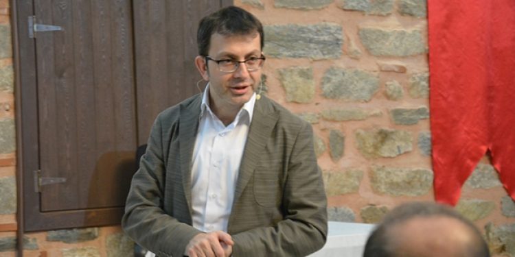 AKP’li vekille yandaş yazar birbirlerine girdi