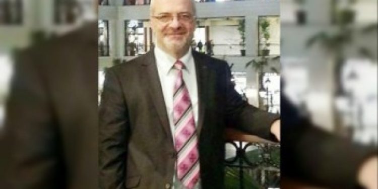 AKP’li meclis üyesi, müdürü silahla yaraladı