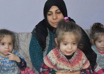 1 yaşındaki üçüzler yetim kaldı