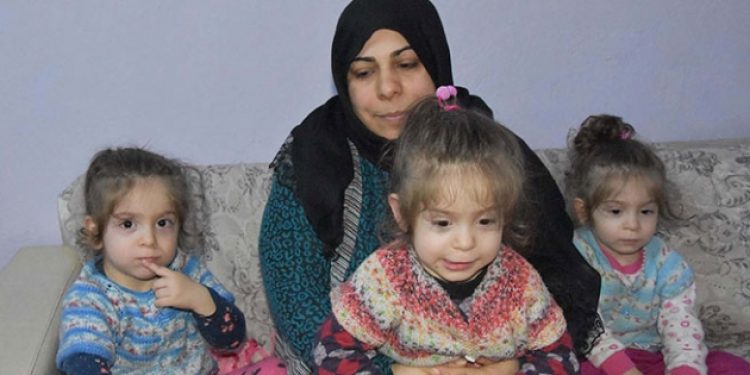 1 yaşındaki üçüzler yetim kaldı