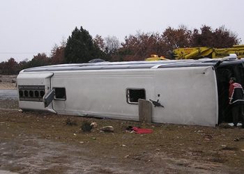 Türk Metal Sendikası otobüsü kaza yaptı