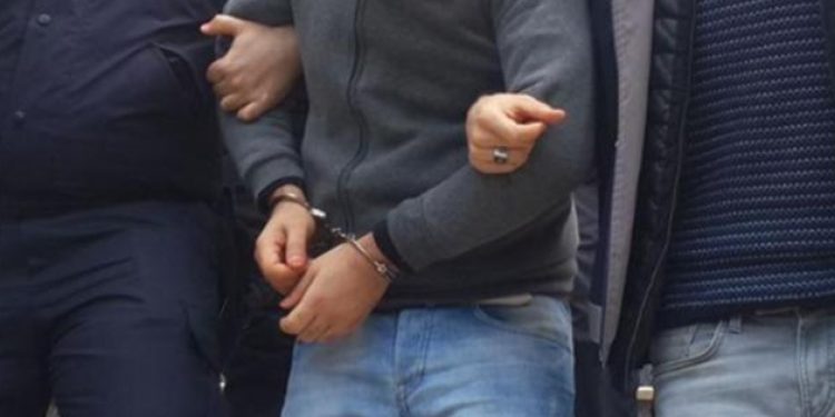 Erdoğan bu kez yolda yürürken tutuklattı!