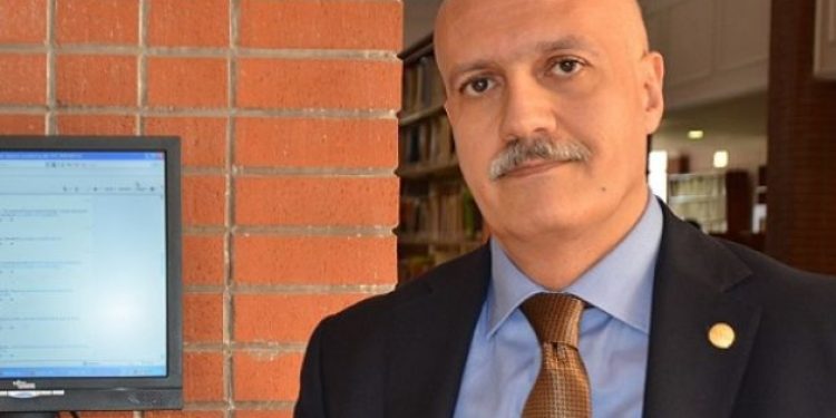 Rektörden siyaset öncesi “Hollanda adımı”