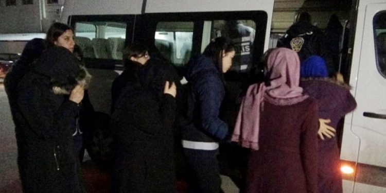 3 çocuk annesi kadına emniyette işkence!