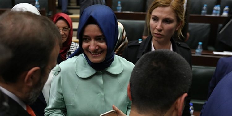 Bakan’ın ailesi ihaleleri götürmüş!