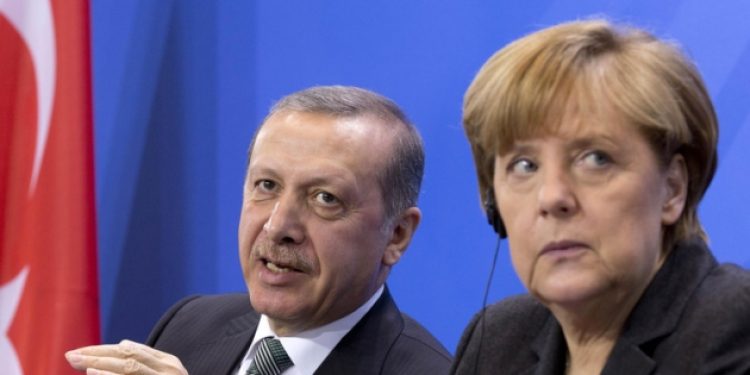 Merkel, Erdoğan’ı provokasyonla suçladı