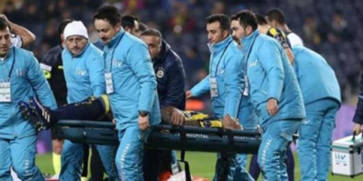 Yıldız oyuncunun kolu kırıldı!