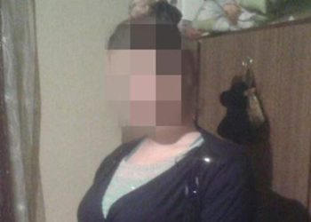 5 günlük bebeğini döverek hastanelik etti