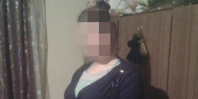 5 günlük bebeğini döverek hastanelik etti