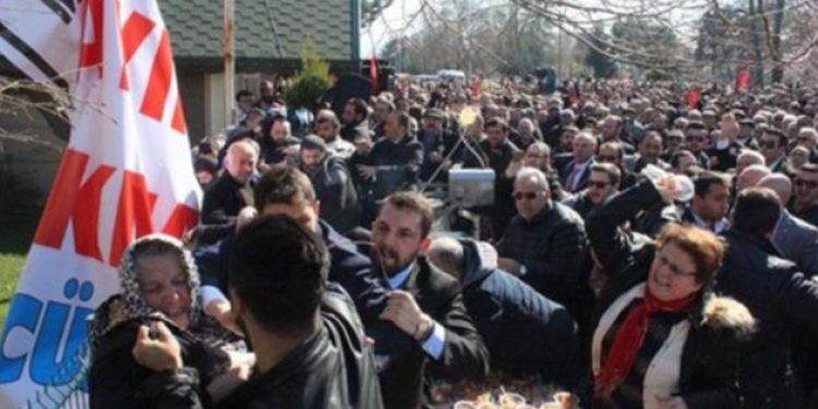 Meral Akşener’in toplantısına saldırı!