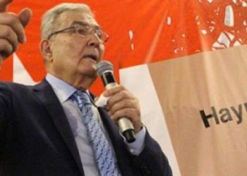 AKP Deniz Baykal’a salon vermedi!
