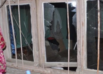 Suriyelilerin evleri taşlandı