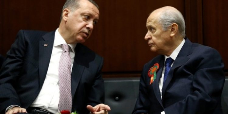 AKP anketlerden tatmin değil!