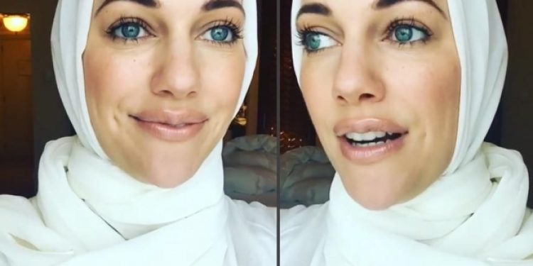 Meryem Uzerli tesettüre girdi