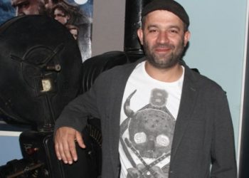 Şevket Çoruh 22 yıllık birikimini tiyatroya yatırdı