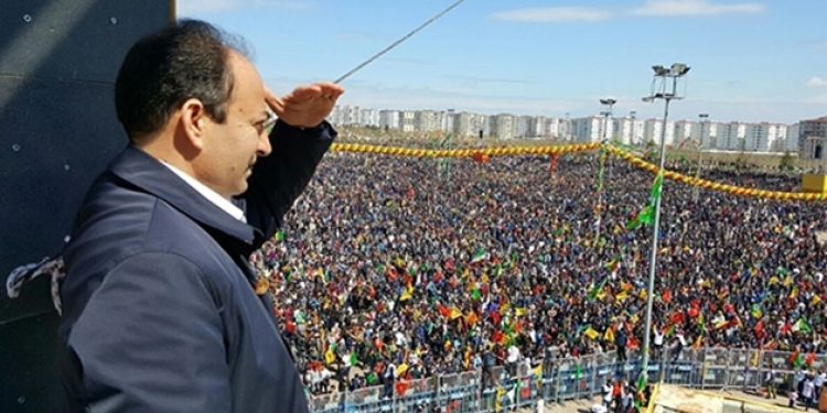 HDP’den havuza: Sizi göremedik, konum atın