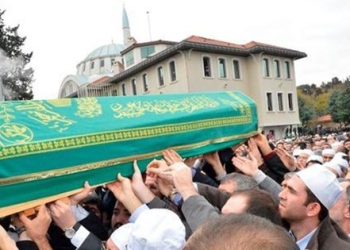 Masum bir öğretmeni daha öldürdüler