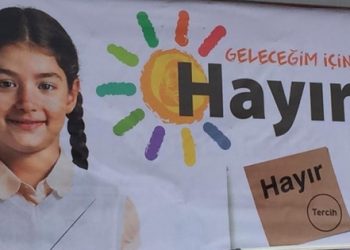 CHP’nin referandum afişleri indirildi