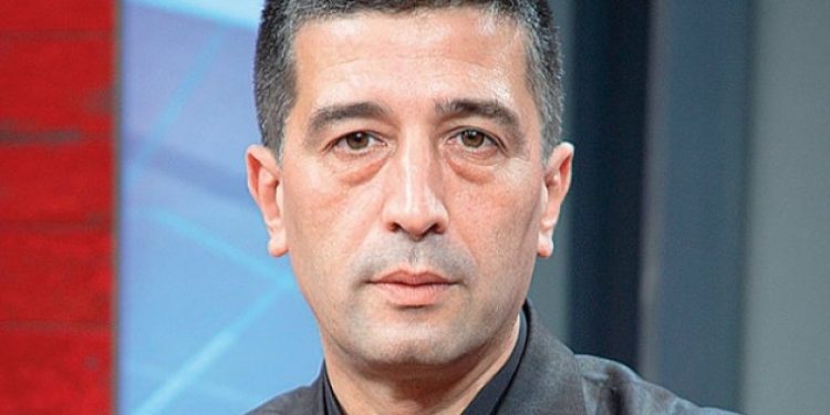 Yalçın Çakır canlı yayında kalp krizi geçirdi!