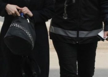 Eşi de tutuklu olan bebekli anneyi günlerdir nezarette tutuyorlar!