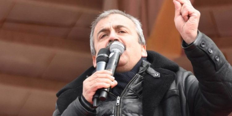Sırrı Süreyya Önder: Kandil’e bombardımanı Adalet Bakanı durdurdu