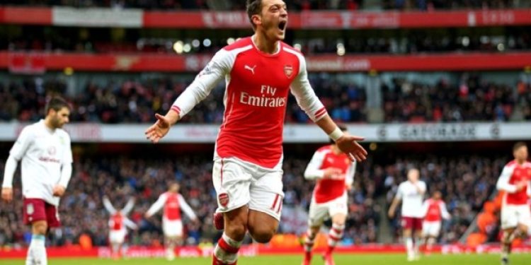 Mesut Özil formayı giyecek!