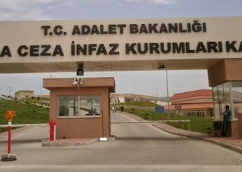 Açlık grevindeki tutuklulara saldırı