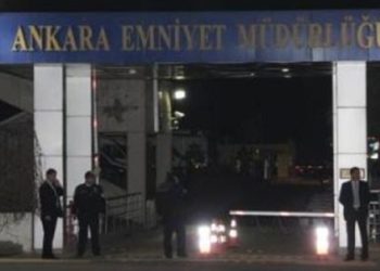 Hücrede tek başına doğum yapmak zorunda kaldı