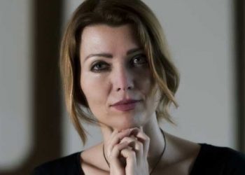 ​Elif Şafak: Ben değil AKP değişti