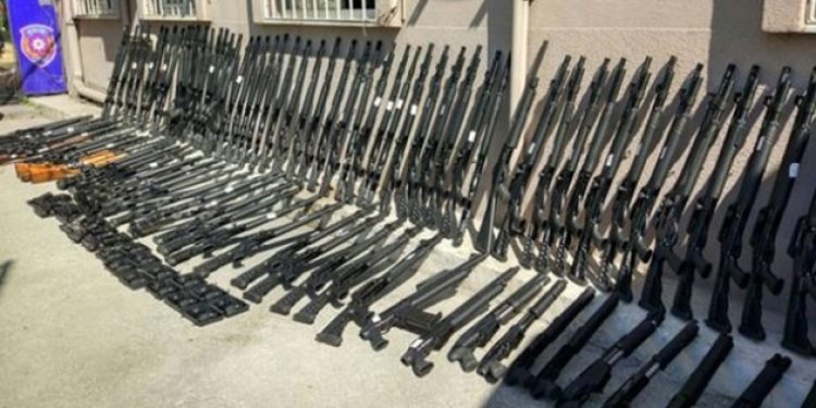 Sünnet malzemeleri satan dükkân cephanelik çıktı!