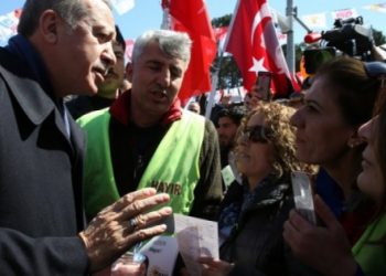 “Hayır” standında Erdoğan ile Alevi vatandaşlar arasında tartışma