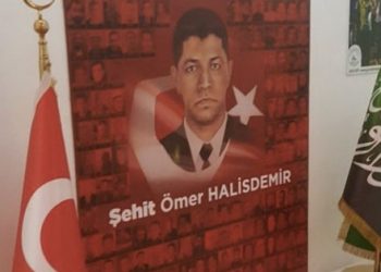 AKP’li Gaziosmanpaşa Belediyesi ortaokula cihat bayrağı astı