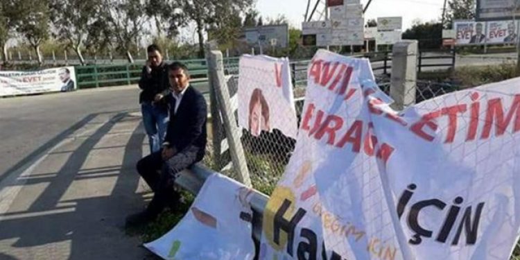 Hayır pankartlarını parçaladılar