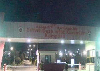 Tahliye edilen gazeteciler hakkında gözaltı kararı!