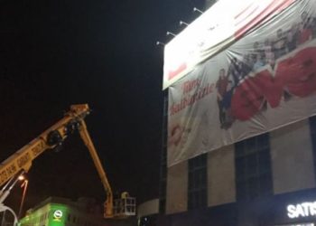 Saadet binasına AKP logolu evet pankartı!