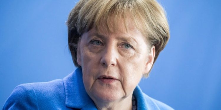 Merkel’den Almanya’da yaşayan Türklere kötü haber