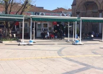 Sen misin bakandan çay parası isteyen!