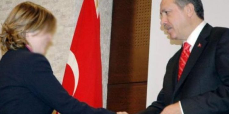 Erdoğan’ın “En iyi öğretmeni”sahte çıktı!