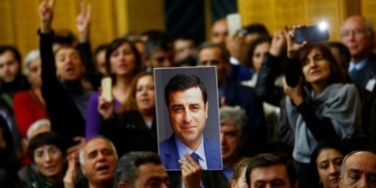 Demirtaş’tan korkaklara son çağrı