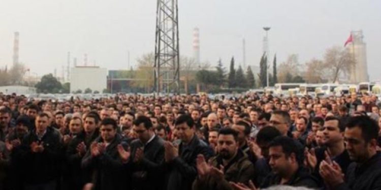 Yüzlerce TÜPRAŞ çalışanı iş bıraktı