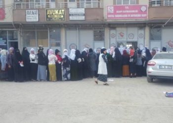 Bulgur makarna kesmedi para dağıtılıyor