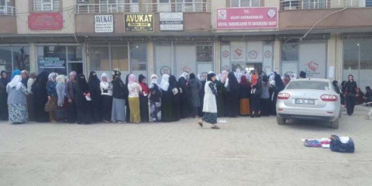 Bulgur makarna kesmedi para dağıtılıyor