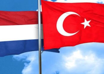 “Türk kökenli vatandaşlarımızın Hollanda’ya dönmesine engel olunuyor”