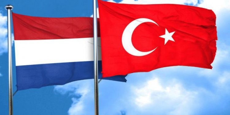 “Türk kökenli vatandaşlarımızın Hollanda’ya dönmesine engel olunuyor”