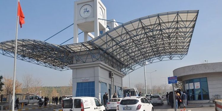 İzmir’de mitinge katılanlara bir gün izin!